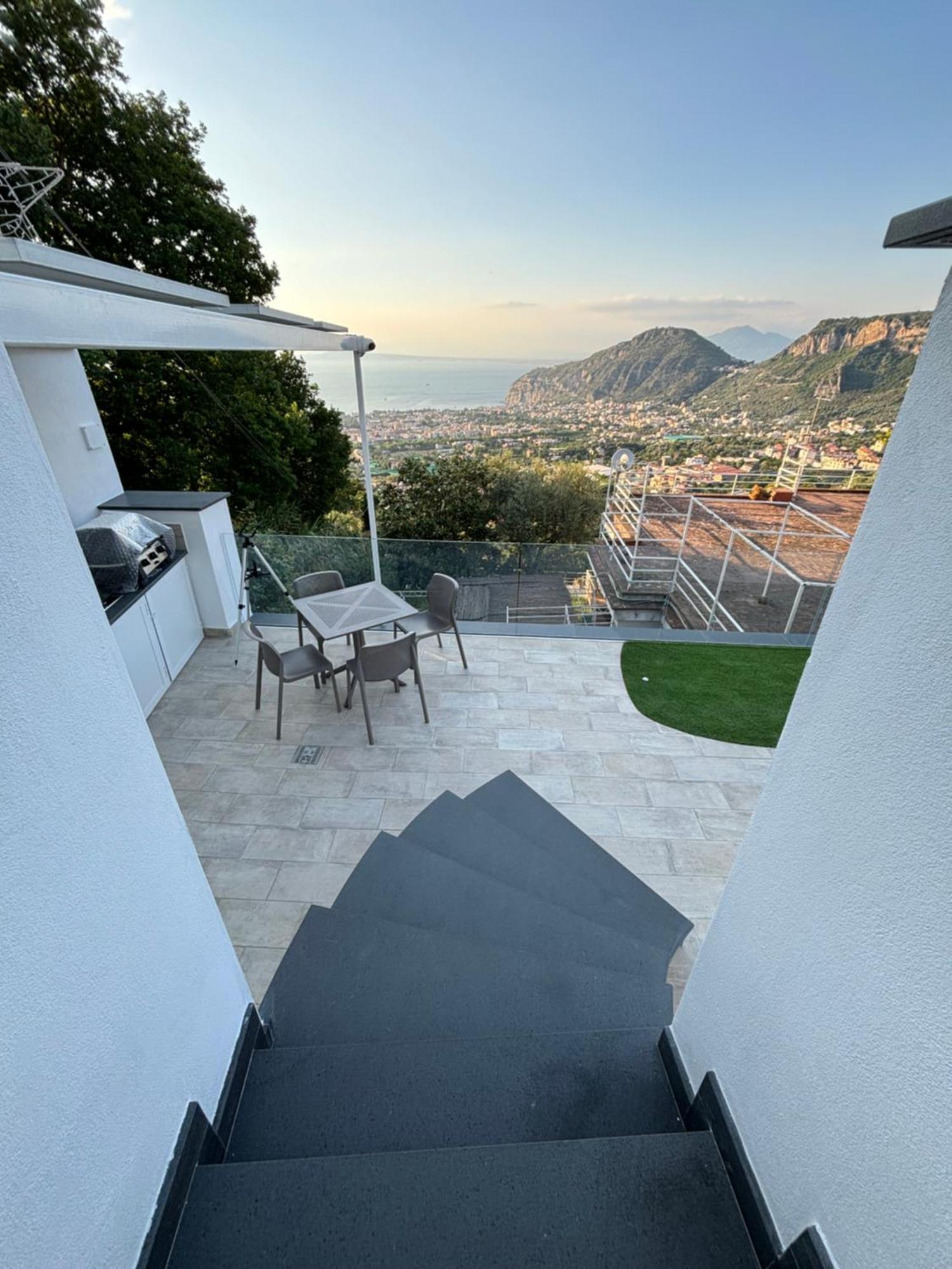 En Suite Bedroom Blue Moon Piano di Sorrento Buitenkant foto